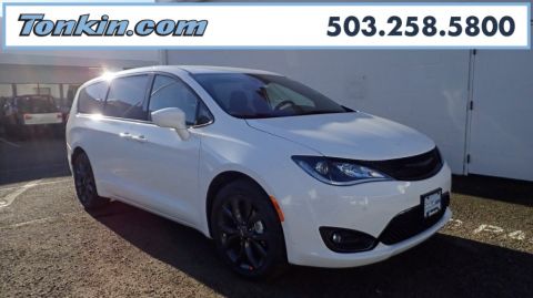 New 2019 CHRYSLER Pacifica Touring Plus